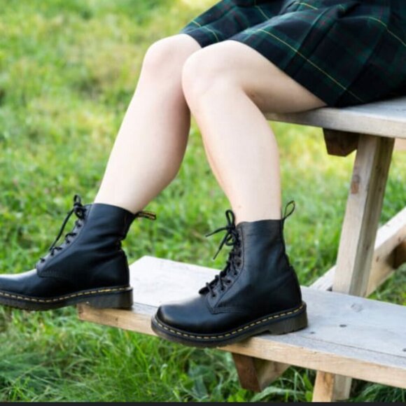Dr. Martens 1460 Pascal Virginia Women's Boots Black Virginia : US W 11 - Picture 1 of 7